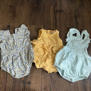 Cat and Jack 12 month romper 2 pack baby girl. Excellent condition.